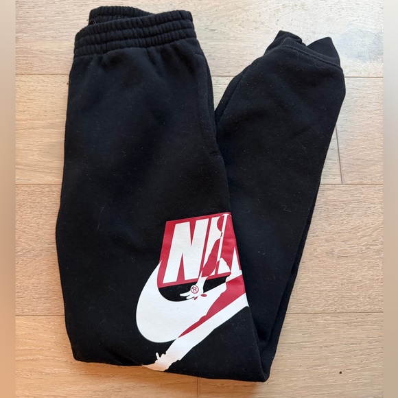 Boys Nike Air Jordan Sweatpants Black Logo Joggers Size 10–12 - Picture 3 of 4